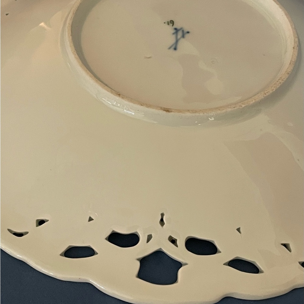 Antique MEISSEN green grape vine/leaves plate. Raised design. Made in Germany. - Picture 8 of 11